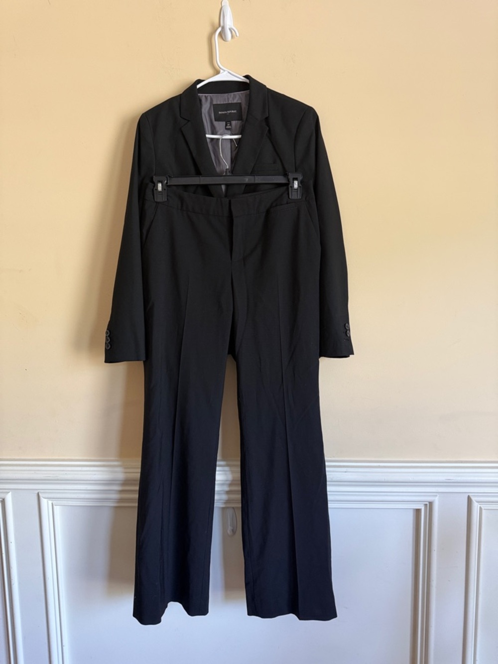 Banana Republic 2-Piece Pant Suit - Black, Size 8 Petite